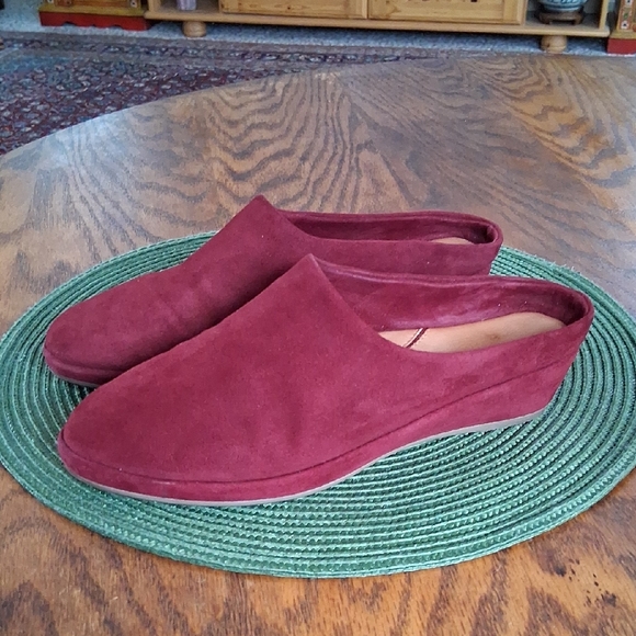 L' Amour Des Pieds Burgundy Suede Mules Size 7.5 - Picture 12 of 12